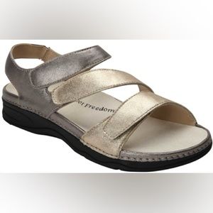 Angela Barefoot Freedom by Drew Leather Gold Sandal SZ 8